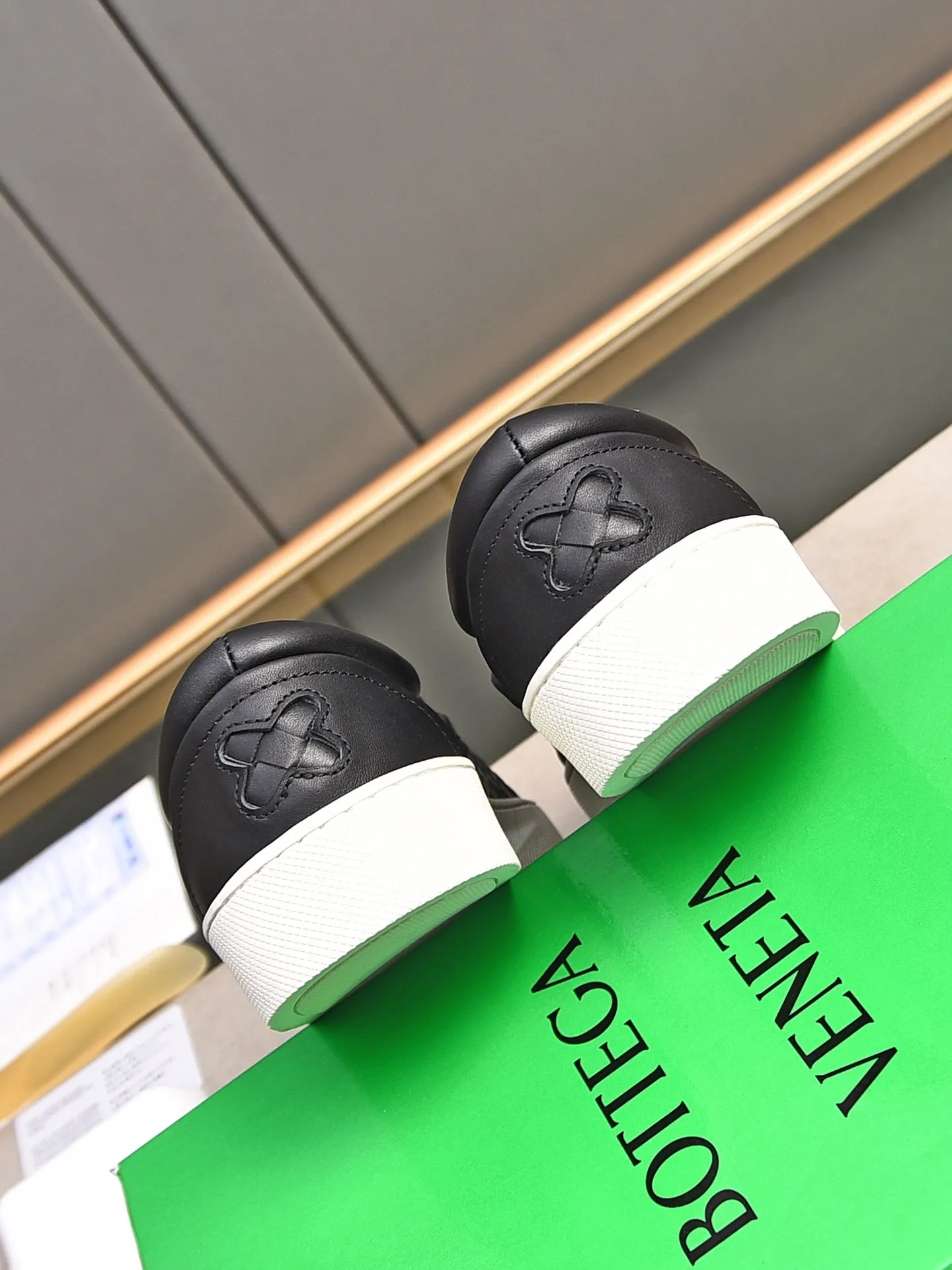 Men's shoes 💰480 [Sleeves series] BOTTEG* VENET* - high-end boutique Size: 38-44 (45 customized) BV new product, first-layer cowhide artificially woven classic style harmoniously blends with contemporary fashion temperament, rubber soles are light and flexible, water-dyed sheepskin pads! [Taobao, Tmall, and live streaming are the first choices]